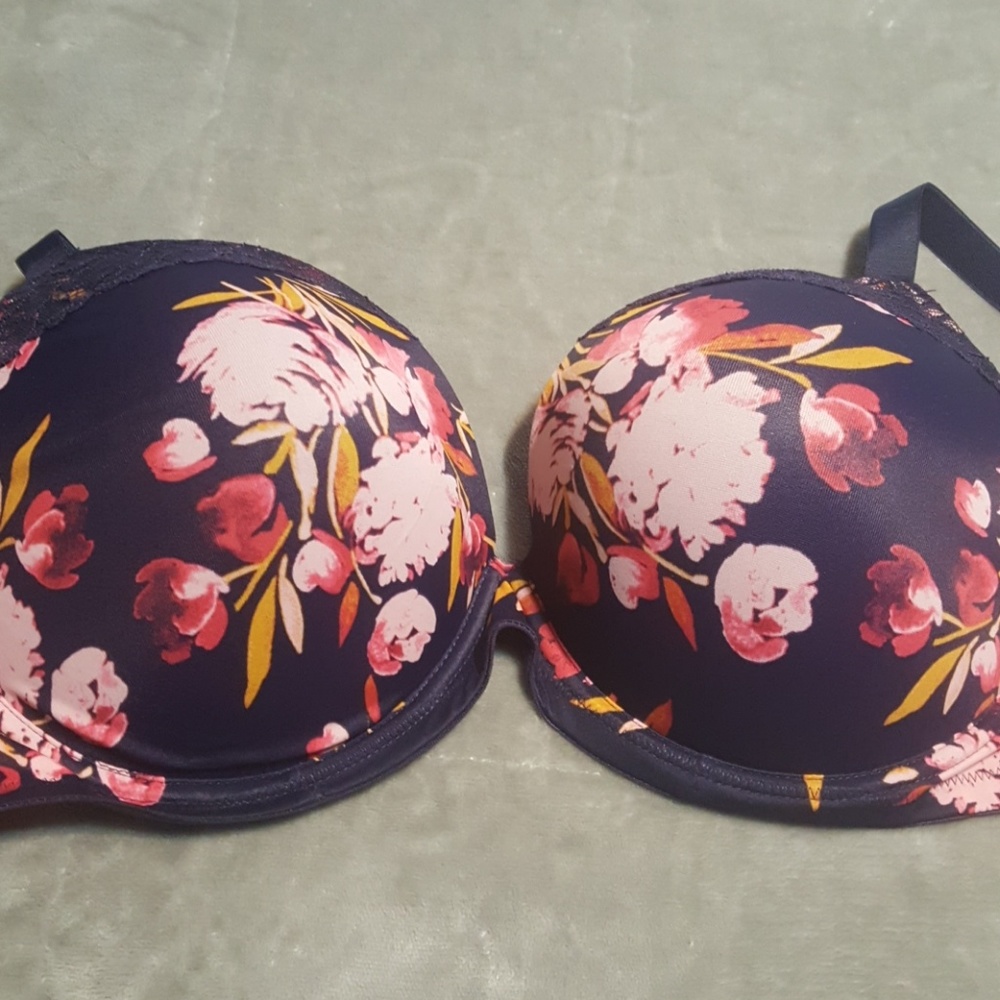 42D bra. Floral, push up.